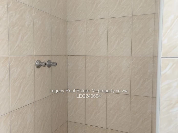 Contemporary 3 Bedroom Flat With Lounge And Kitchen – Northern Heights