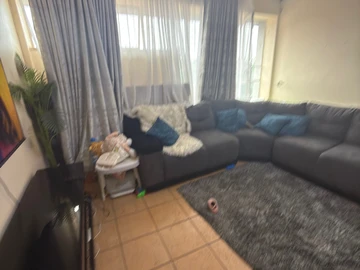 2 Bedroom Flat & Apartment