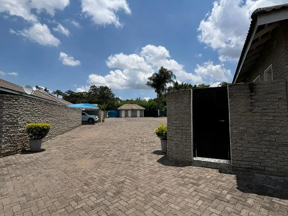 3 Bedroom Flat & Apartment