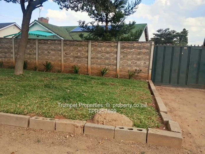3-Bed Cranborne Home with Borehole & Thatched Braai