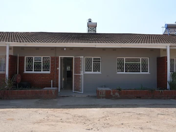 2 Bedroom Flat & Apartment