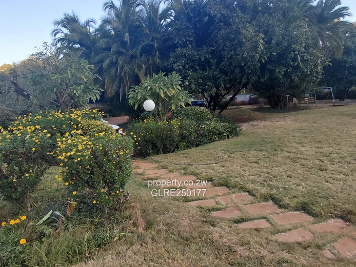 Single-Storey 10-Bed Mount Pleasant Bungalow w/ Pool