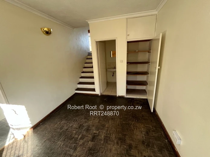 2 bed garden flat in Greystone Park