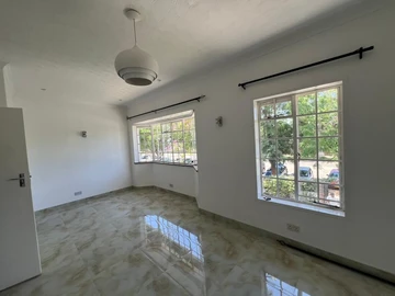 2 Bedroom Flat & Apartment