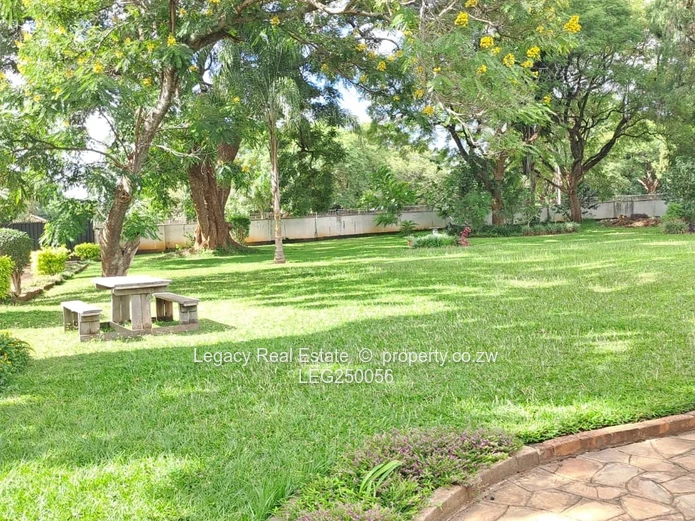Marlborough 4-Bed Home on 0.9ha with Lush Gardens & Borehole