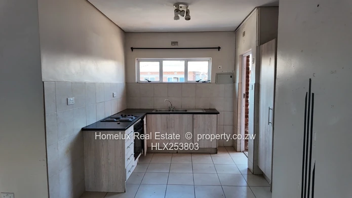 Neat 3 Bed Flat In Marborough To Rent 
