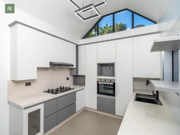 4 Bedroom Garden Flat