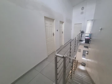3 Bedroom Flat & Apartment