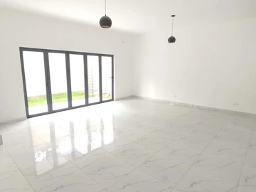 3 Bedroom Flat & Apartment