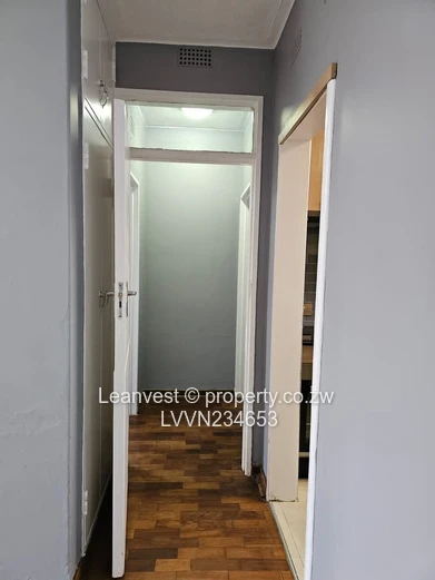 Upper Avenues Flat To Let 