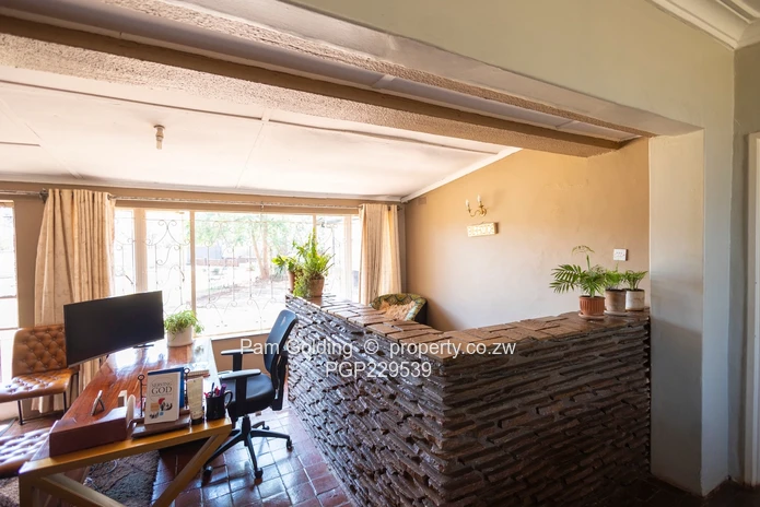 A Renovators Dream! / Investors Delight (Sole Mandate)