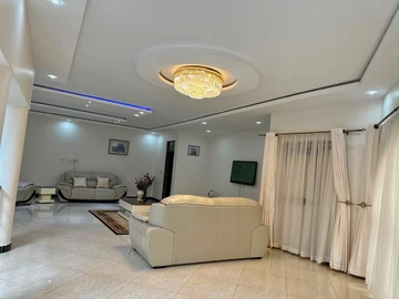 9 Bedroom House