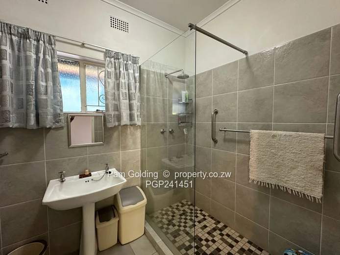 Fabulous Family Home In Famona