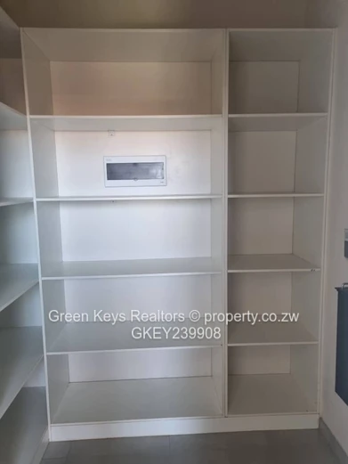 Modern 4-Bed House| Prime Location, Pomona