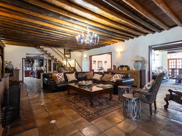 Farm & Agricultural Land