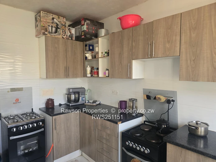 Gated 5-Bed Home with Modern Kitchen in Damofalls