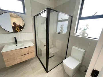 3 Bedroom Flat & Apartment