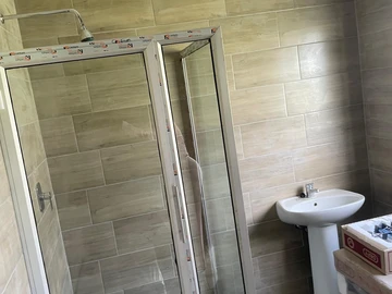 2 Bedroom Flat & Apartment