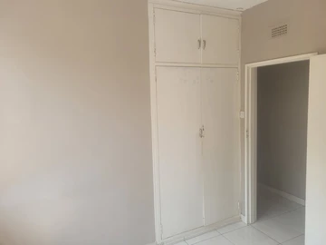 2 Bedroom Flat & Apartment