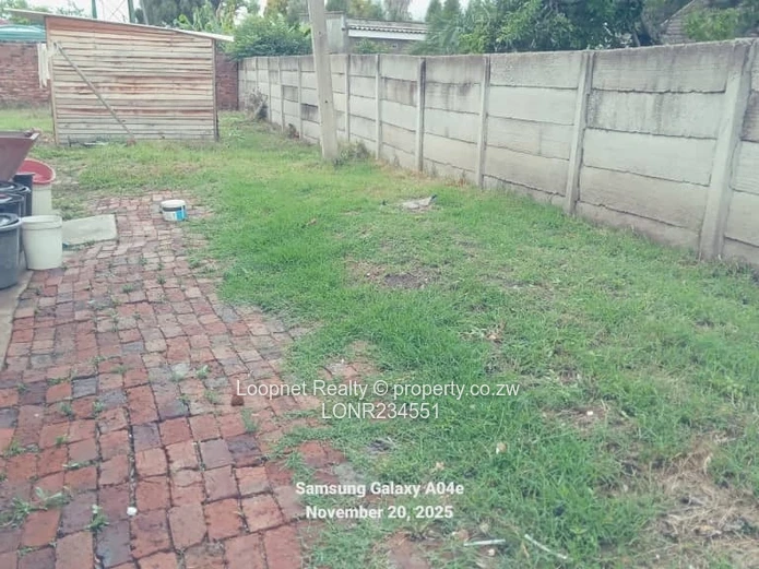 1650m² Marlborough Stand with Brick Cottage & Services