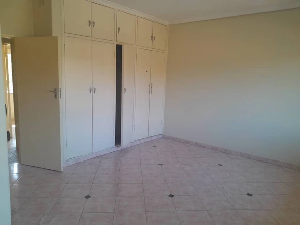 2 Bedroom Flat & Apartment