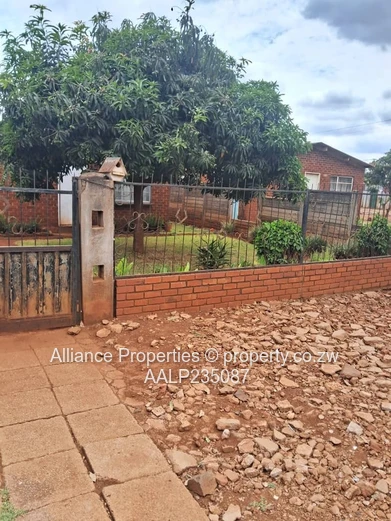 Ready-to-Move 4-Room House with Council Cession