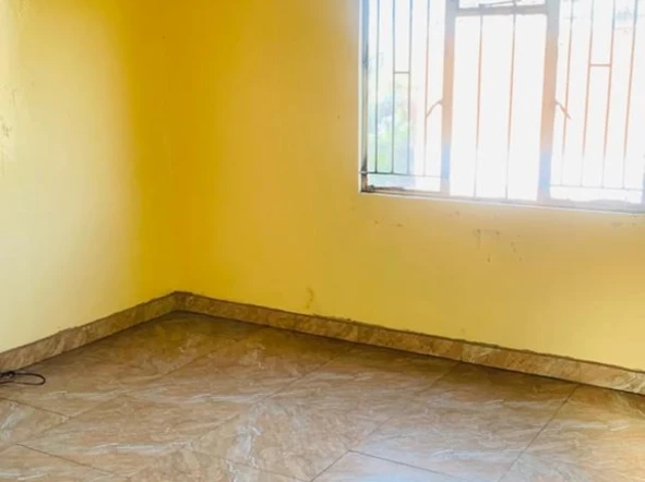 2 Bedroom Flat & Apartment