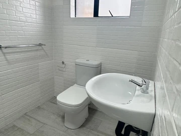 3 Bedroom Flat & Apartment