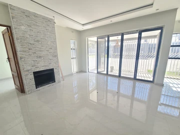 3 Bedroom Flat & Apartment