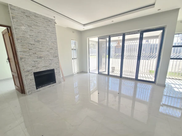 3 Bedroom Flat & Apartment