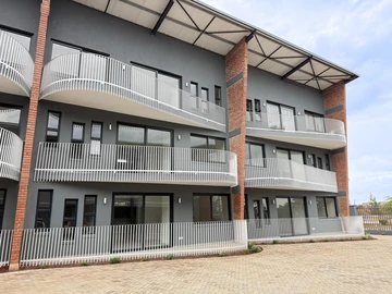 2 Bedroom Flat & Apartment