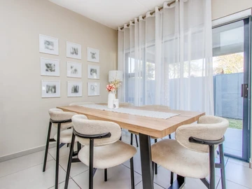 4 Bedroom Flat & Apartment