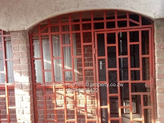 3 bedroomed house dor sale in Manyame Park ,Phase 5