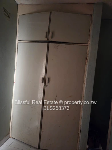 Mufakose 2-Bed Apartment - Tiled Floors & Fitted Kitchen (Sole Mandate)