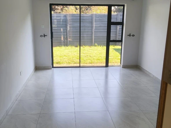 2 Bedroom Flat & Apartment