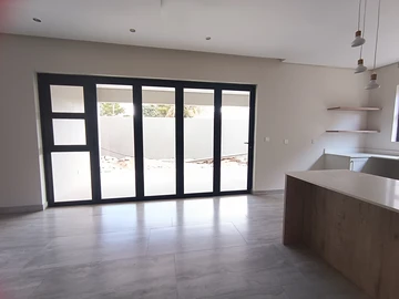 3 Bedroom Flat & Apartment