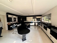 6 Bedroom House