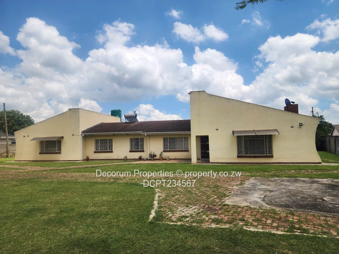 4-Bed Emerald Hill Home on 2030m² with Borehole & Driveway