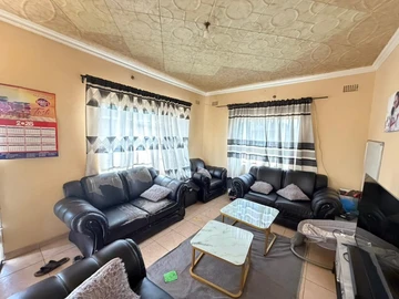 2 Bedroom Flat & Apartment