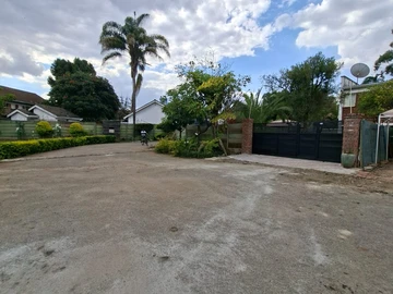 2 Bedroom Flat & Apartment