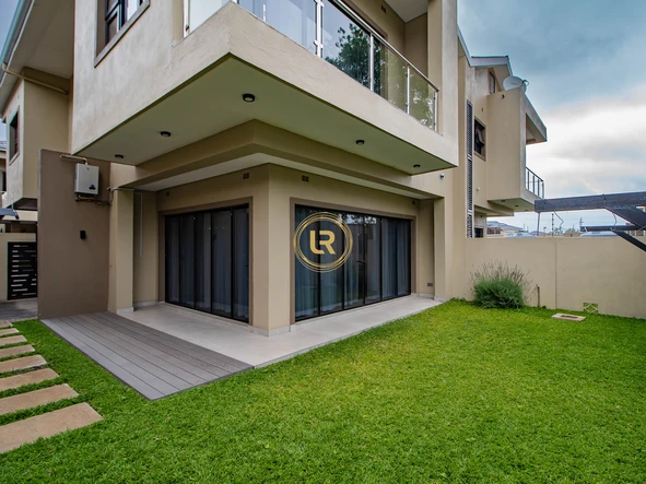 3 Bedroom Flat & Apartment