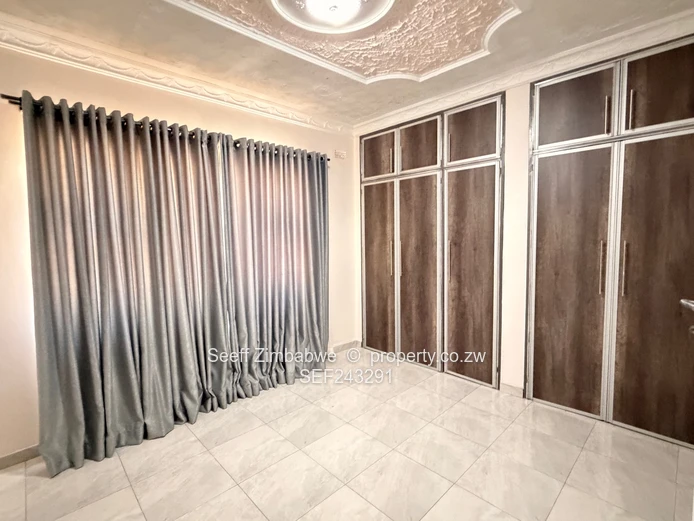 Exceptional 5-Bedroom Executive Home with Self-Contained Cottage – Old Windsor