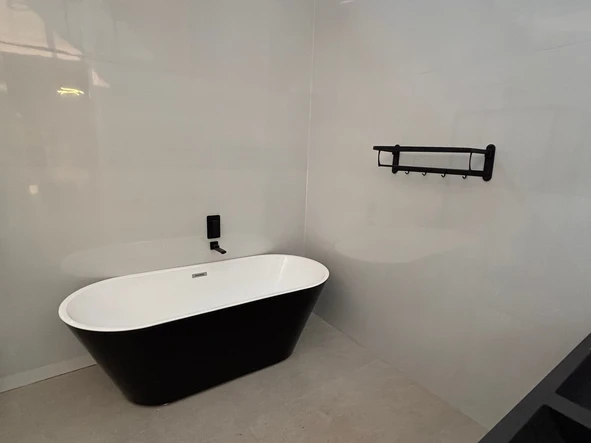 4 Bedroom Flat & Apartment