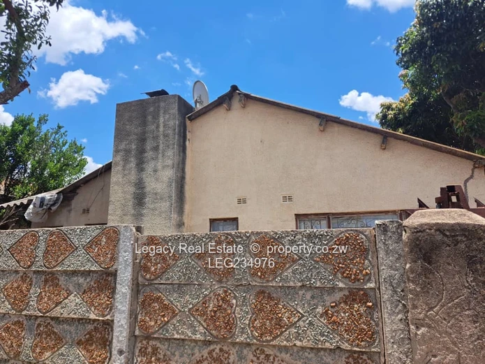 Budiriro 4 – 6-Bedroom Fixer-Upper for Sale