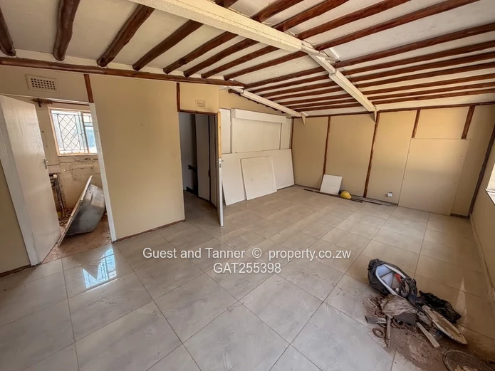EMERALD HILL | SUBSTANTIAL 5-BEDROOM RESIDENCE ON 2000m²