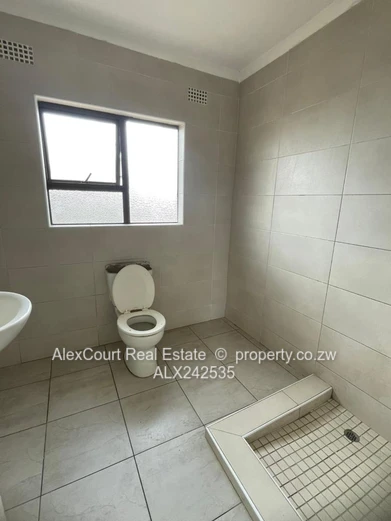 Very Neat And Spacious House In A Quiet Community!