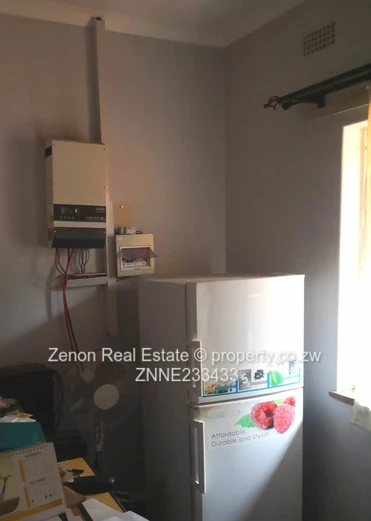 4bedroom house with main ensuite plus a self contained guest wing in Greystone park,4612sqm ,deed