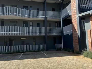 2 Bedroom Flat & Apartment