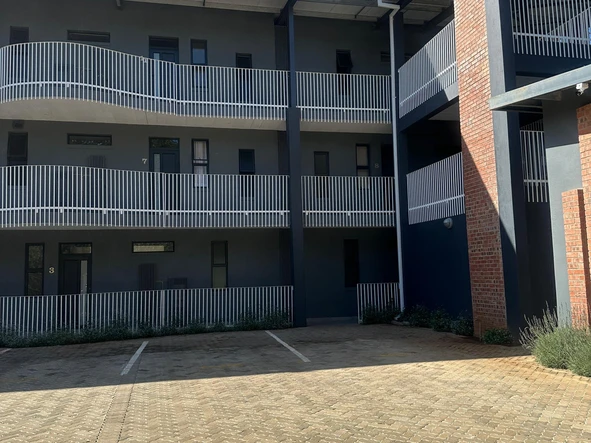 2 Bedroom Flat & Apartment