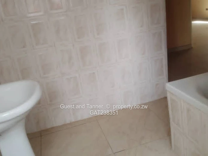 Divaris Makaharis Townhouse – Bluffhill, Harare